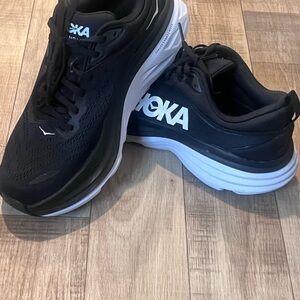 HOKA Women’s  Black Bondi 8